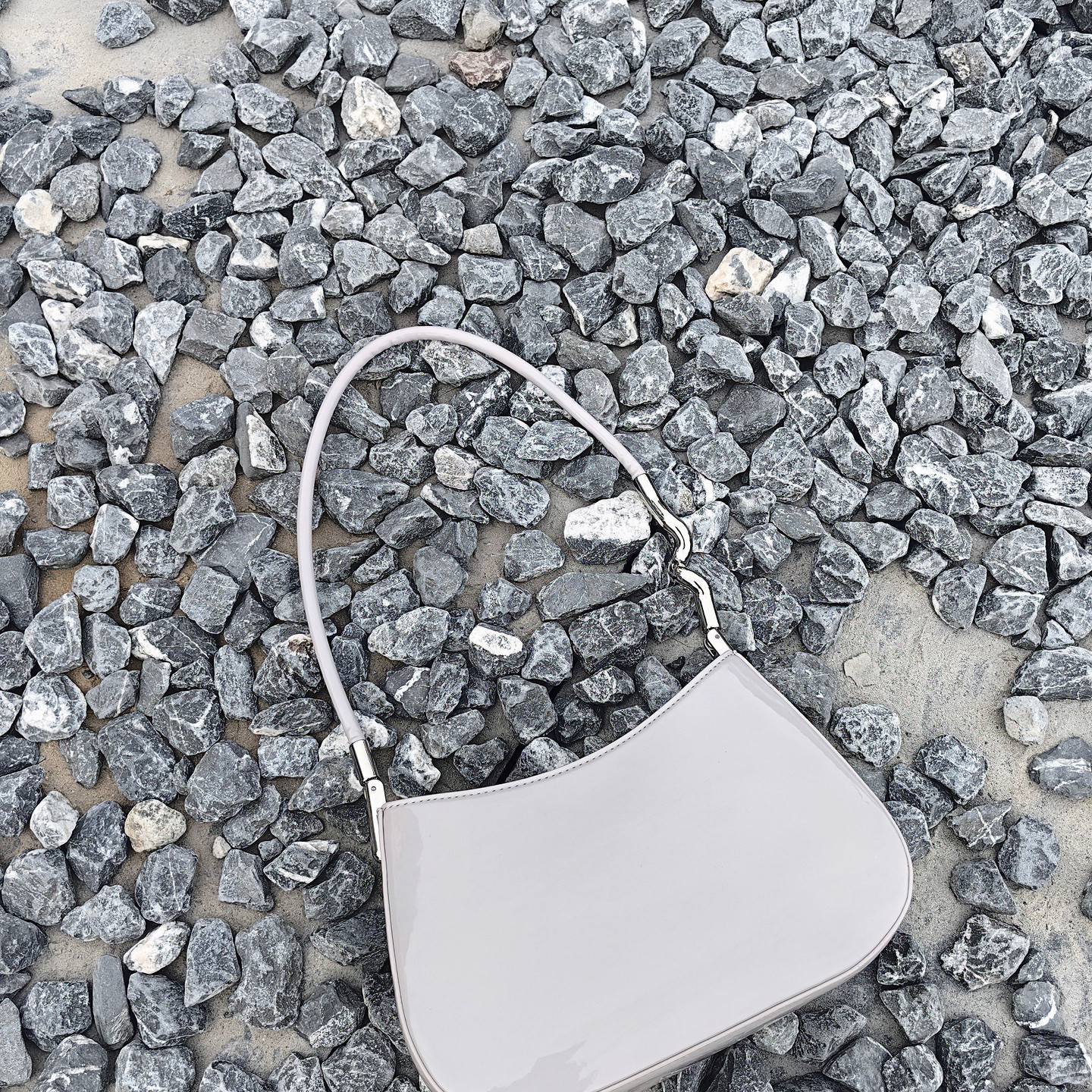 2025新款简约百搭单肩休闲亮皮果冻包漆皮腋下包夏季海边度假包