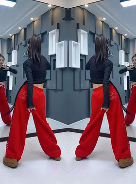 运动阔腿裤子卫裤女款2025新款冬今年流行爆款超火加厚红色弯刀裤