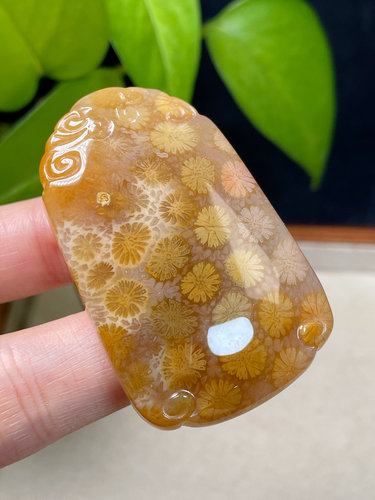 天然原矿糖化料珊瑚玉立体花雕刻平安挂坠吊坠