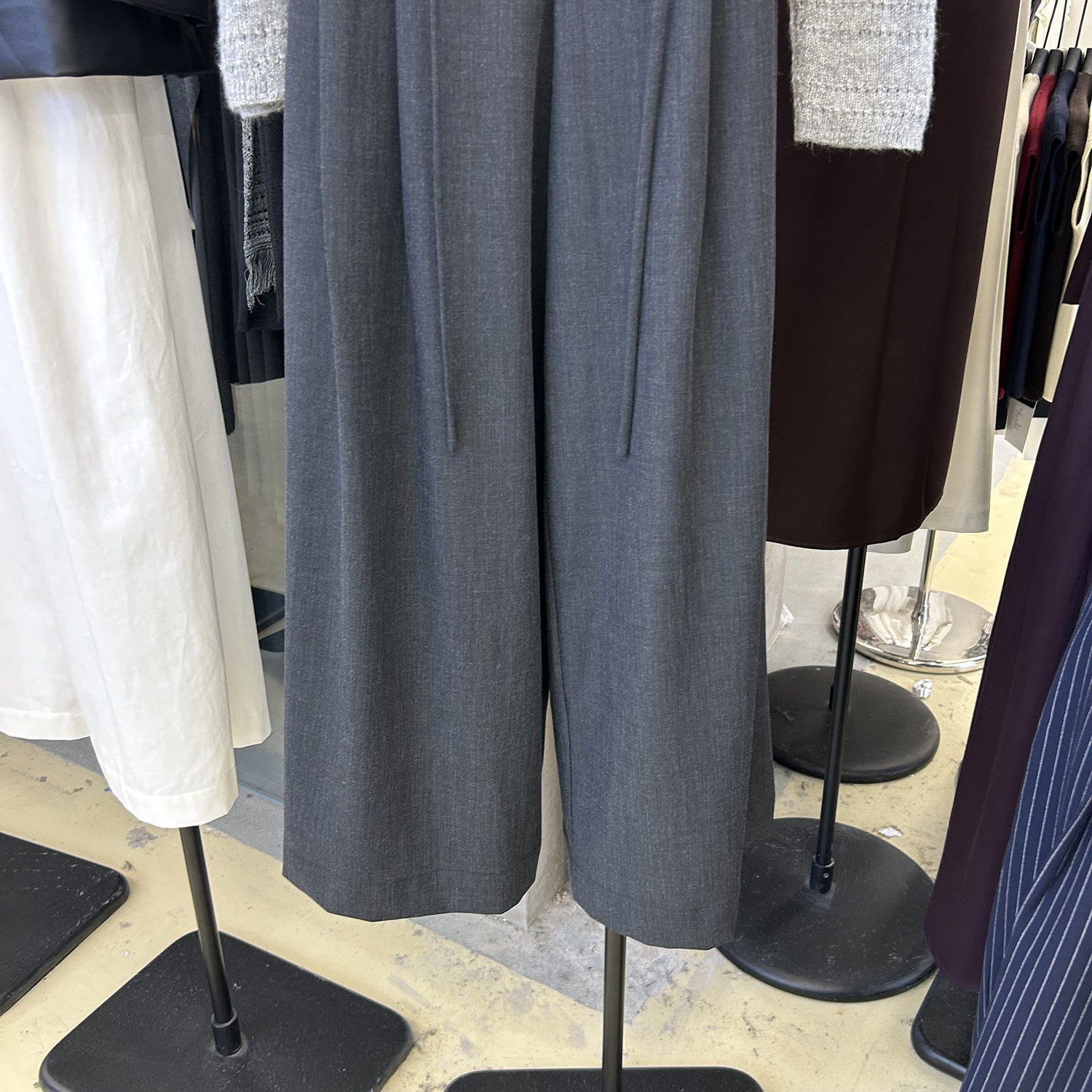 十三行2026秋季通勤灰色高腰西装阔腿裤女宽松遮肉梨型身材长裤子