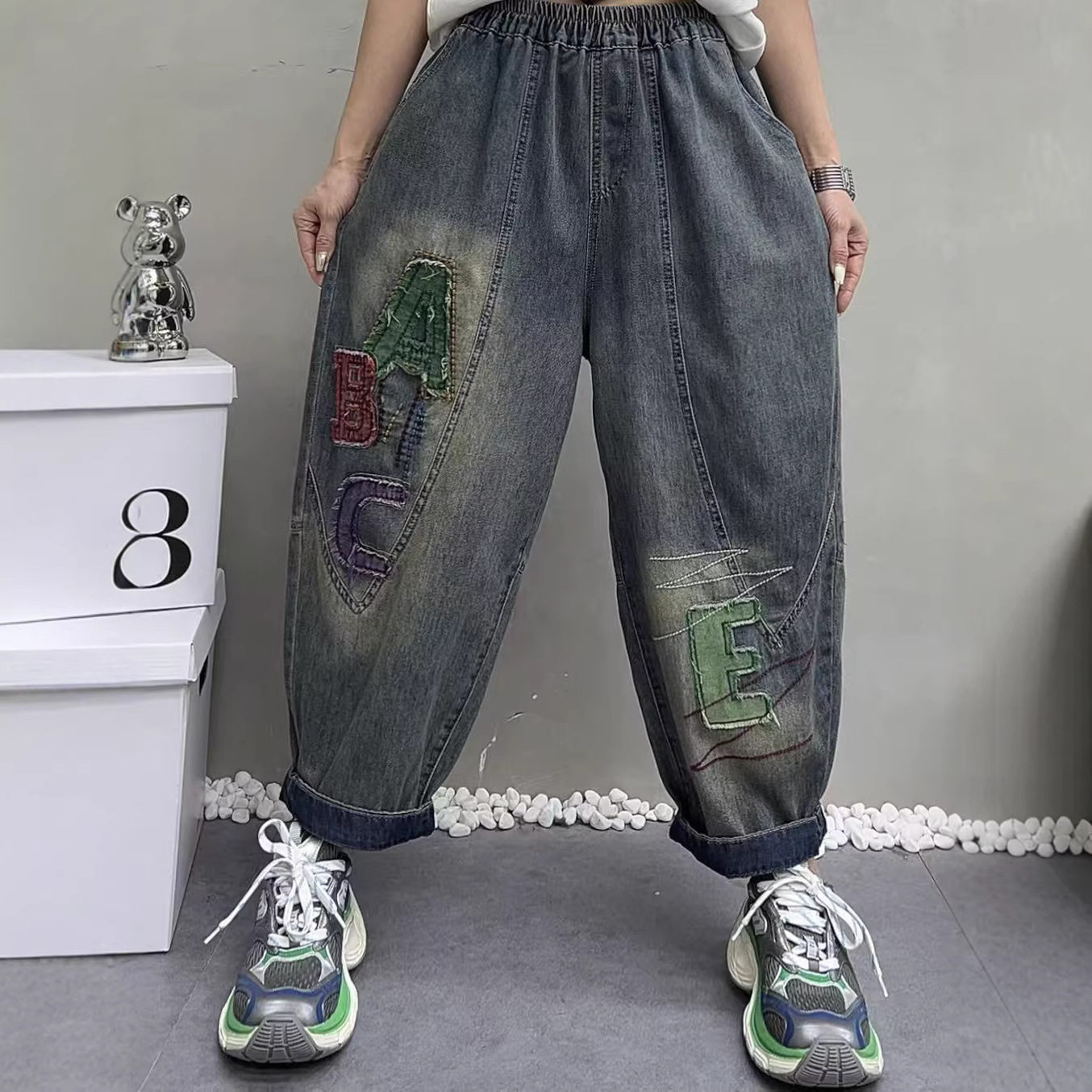 26年春款牛仔裤女刺绣卡通字母哈伦松紧腰裤子九分裤宽松休闲裤子