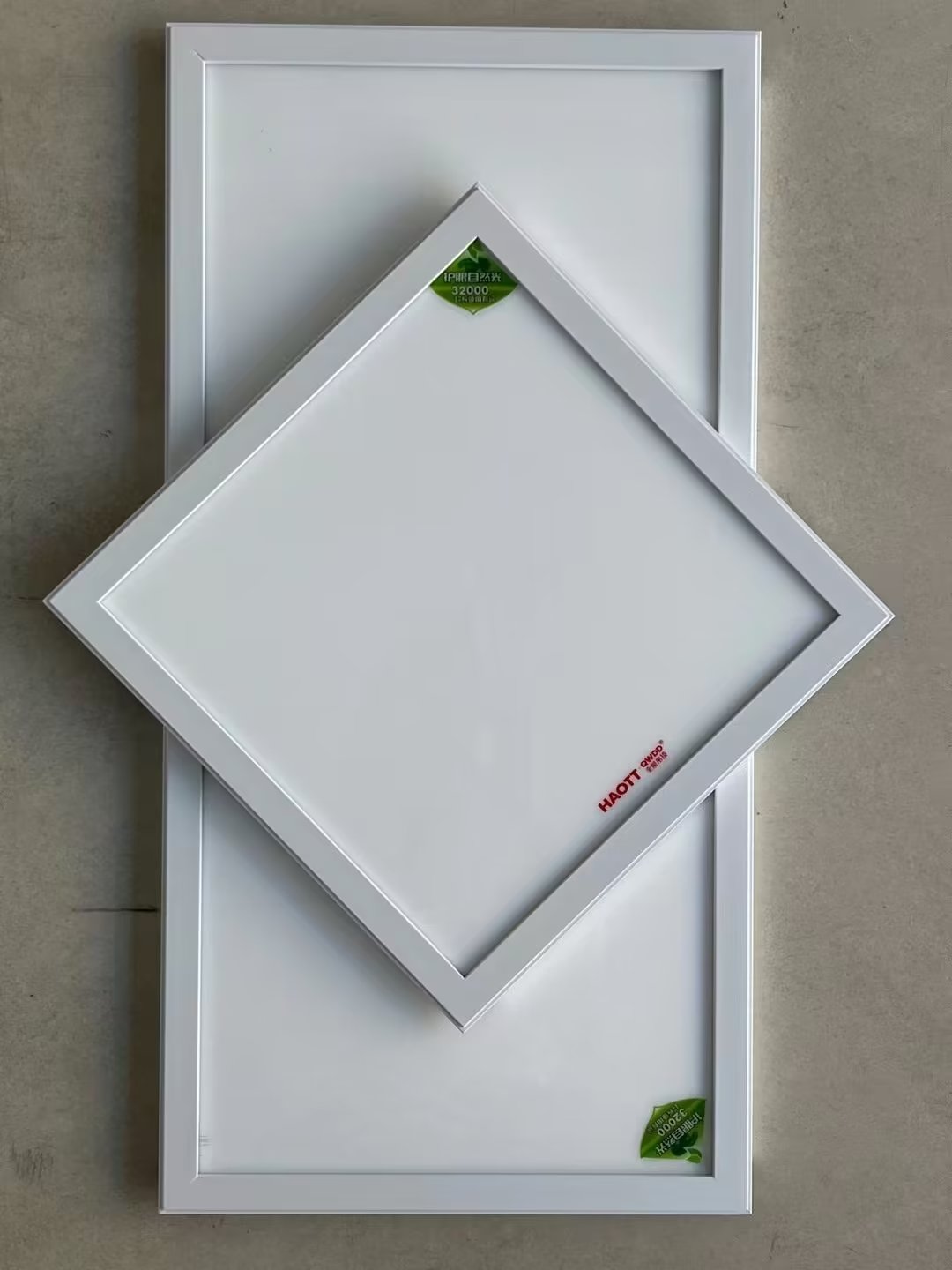 LED集成吊顶平板灯省电