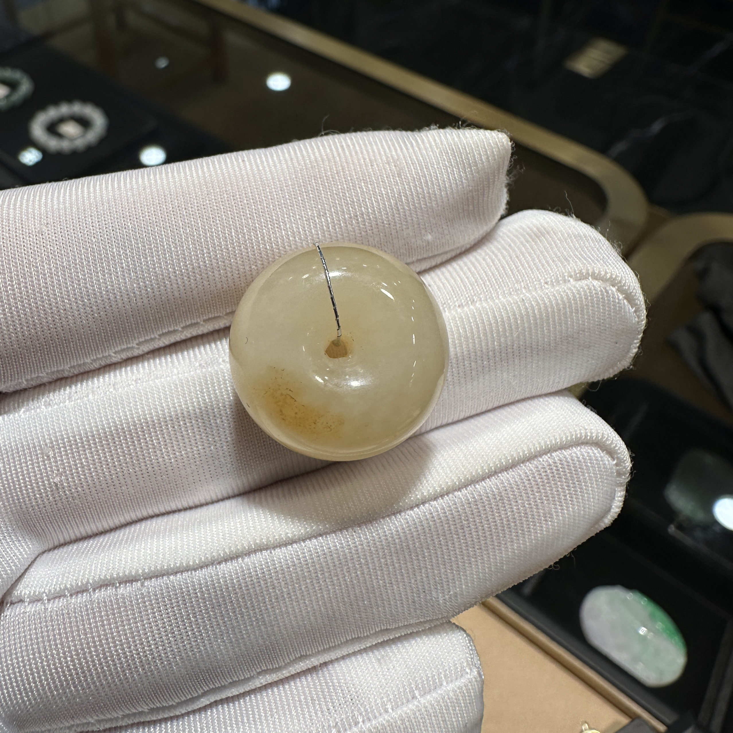 和田玉且末糖平安扣吊坠