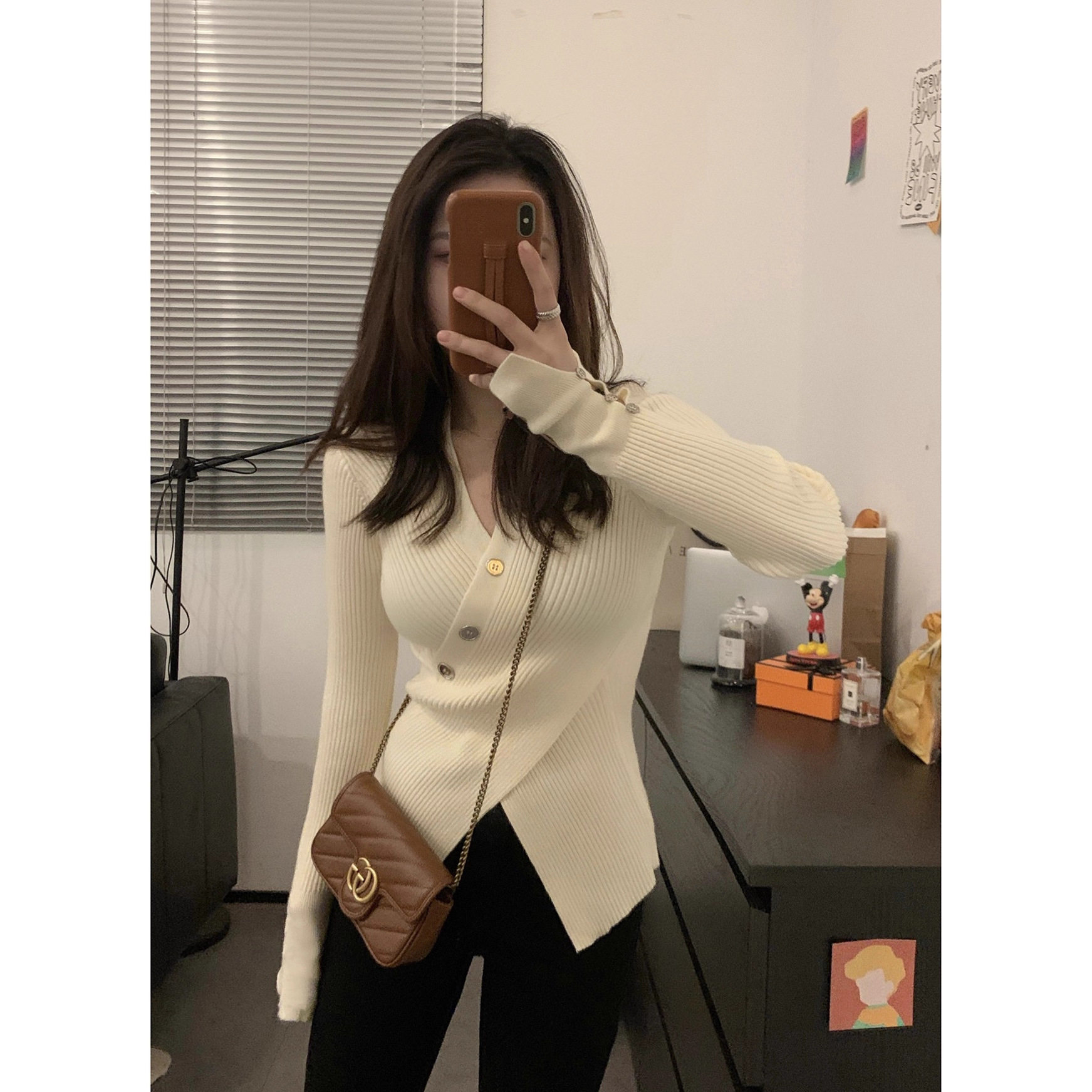 低领不规则紧身内搭针织打底衫女秋冬洋气显瘦红色毛衣女v领上衣