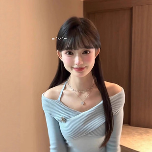 蓝色一字肩挂脖针织衫女秋季小众交叉修身显瘦短款上衣通勤风