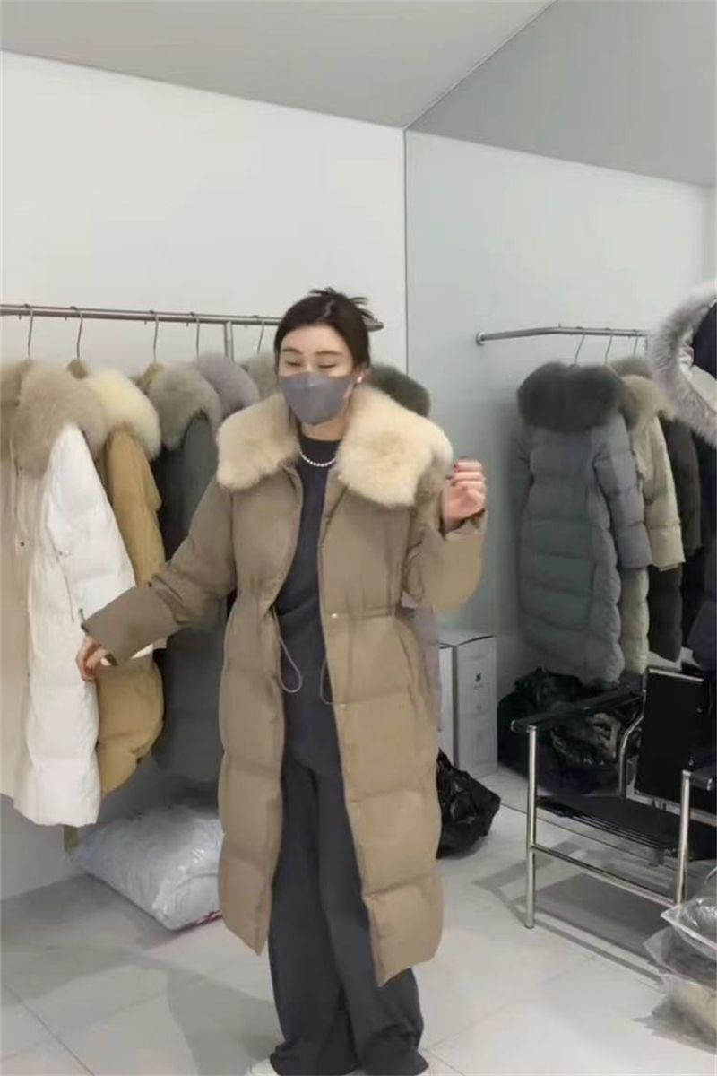 狐狸毛抽绳收腰中长款过膝羽绒服