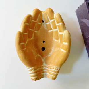 尼泊尔手工红陶香插莲花手香座Offering Hands Incenses Holder