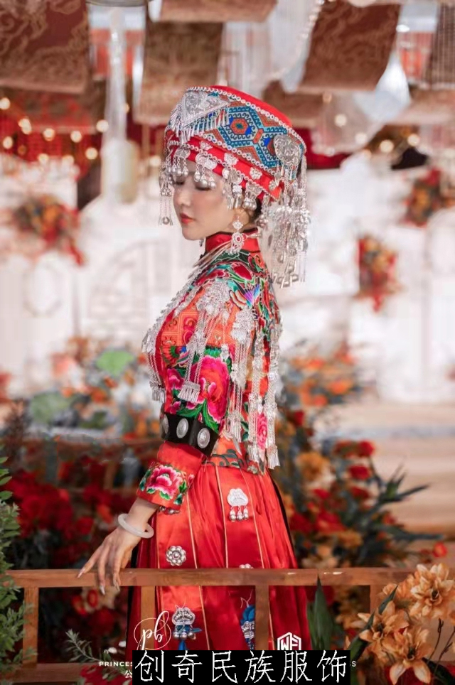 新款刺绣土家族盛装2022