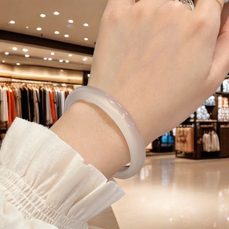 纯天然高冰玛瑙手镯少女款冰透扁条玉髓手镯子网红情人节礼盒装