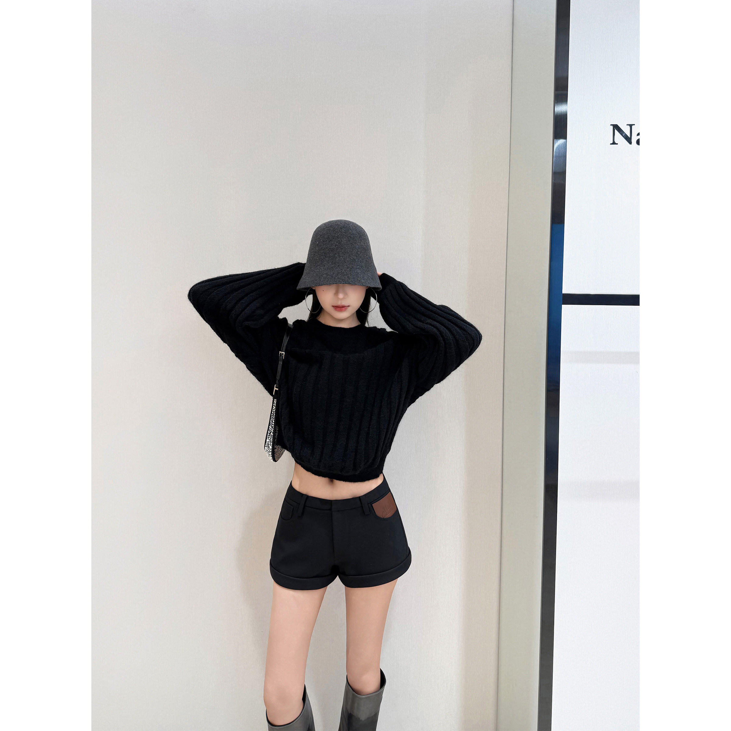 NancyCavally专柜款细密精纺羊毛/凡立丁面料 低腰短款卷边短裤