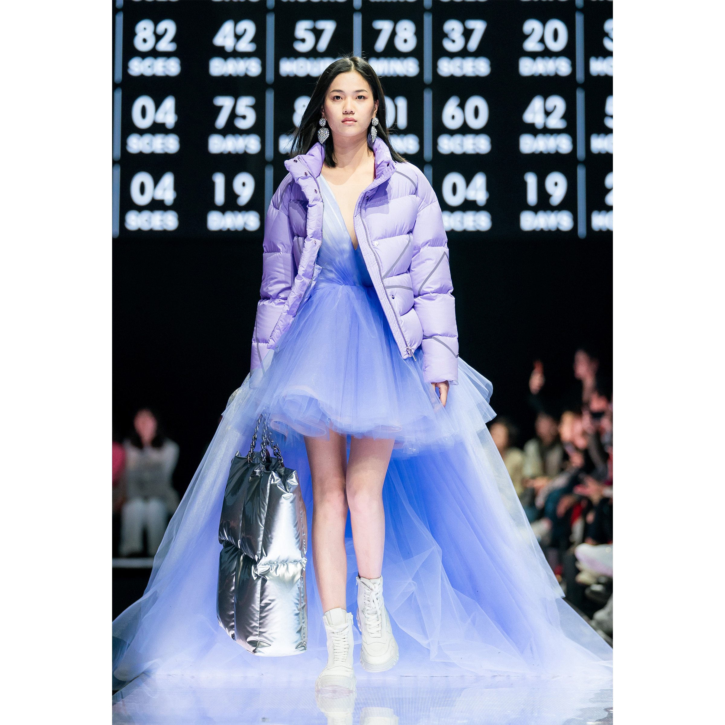 NancyCavally不规则线条羽绒服