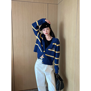 NancyCavally高端100羊毛 温柔风减龄撞色条纹大V领短款针织开衫