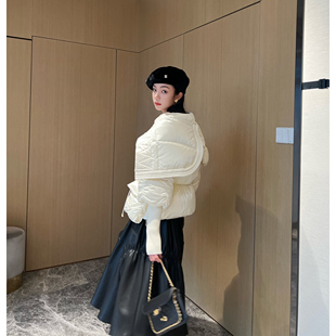 NancyCavally蓄热95白鹅绒 大翻领连帽设计羊毛袖收腰短款羽绒服