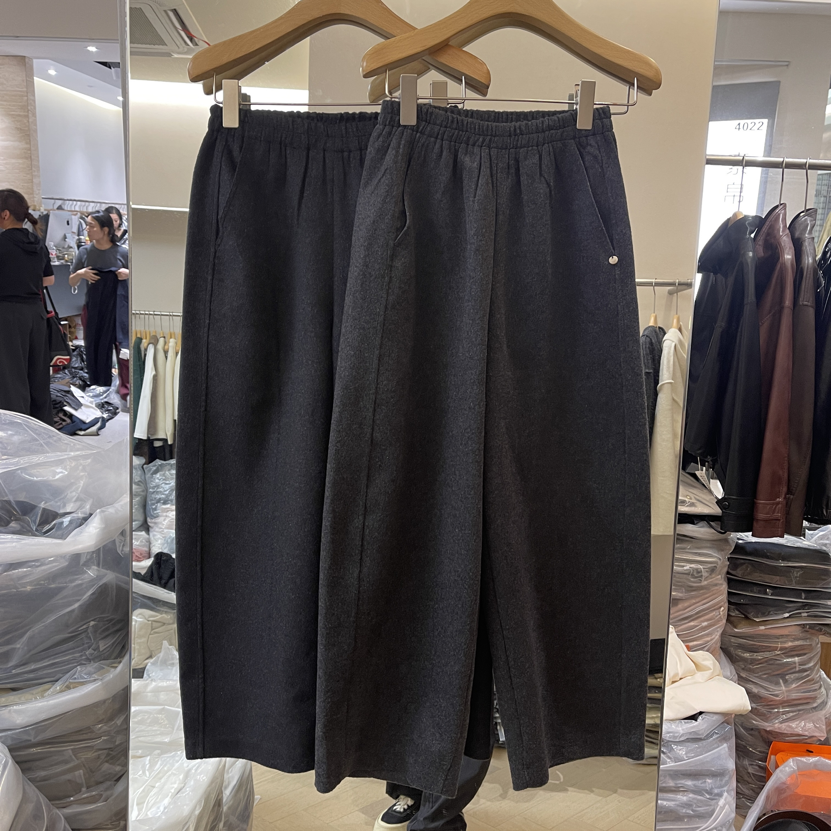 卡蔓诗0763休闲羊毛裤女冬季新款气质显瘦直筒九分奶奶裤镰刀裤子