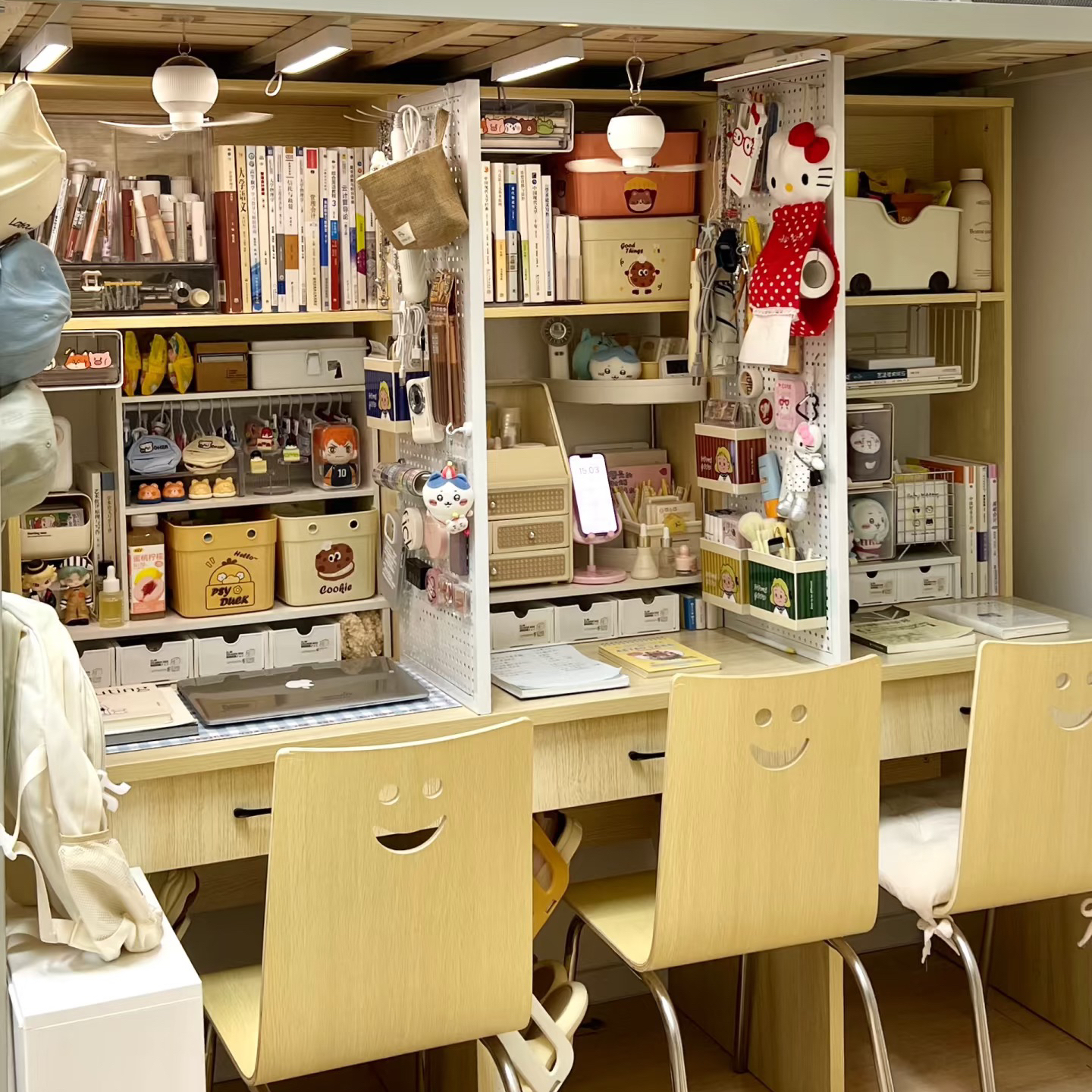 宿舍三连桌洞洞板隔断分隔板空间利用神器收纳架免打孔桌面置物架