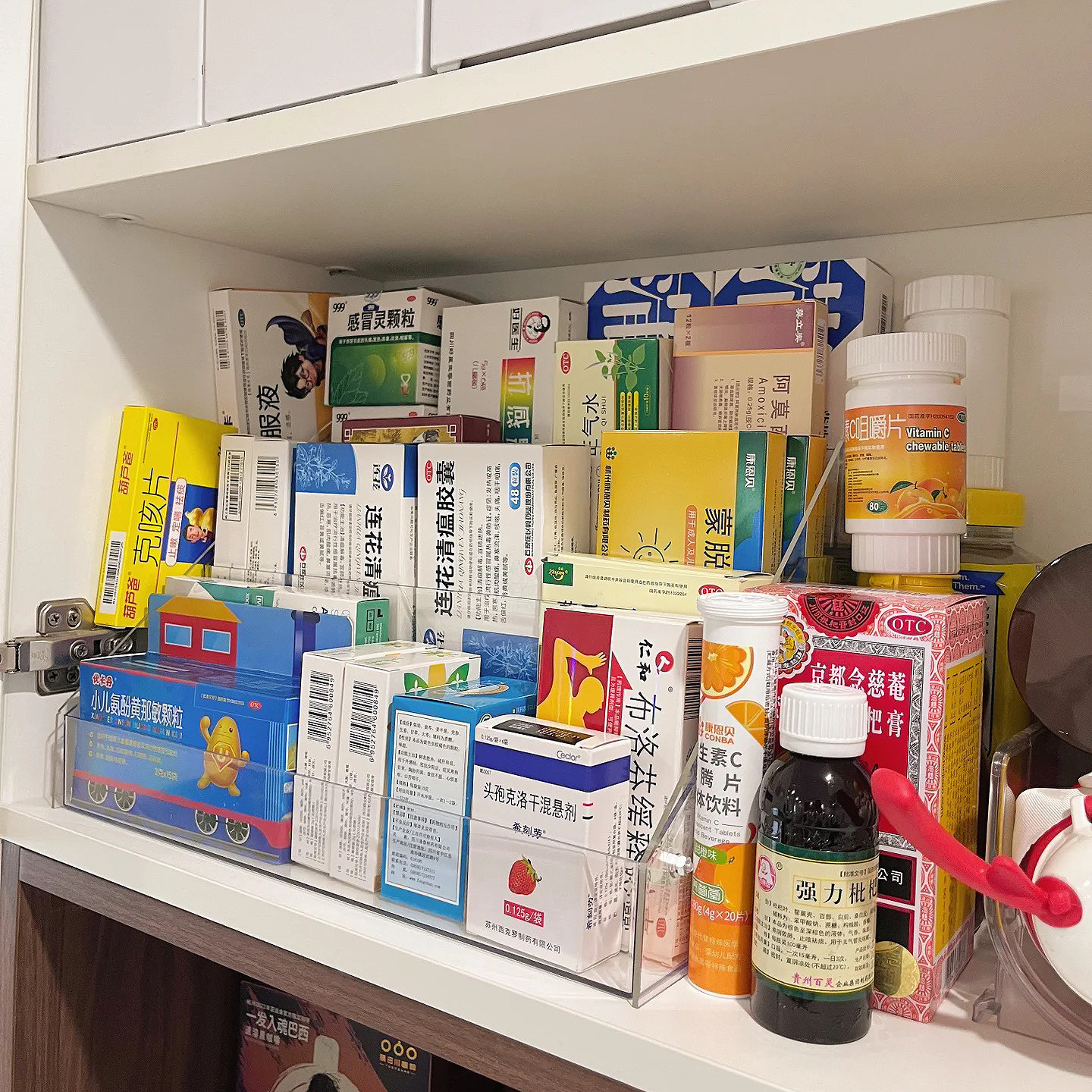药品收纳神器免打孔亚克力药盒展示置物架家庭装医药箱药物整理架