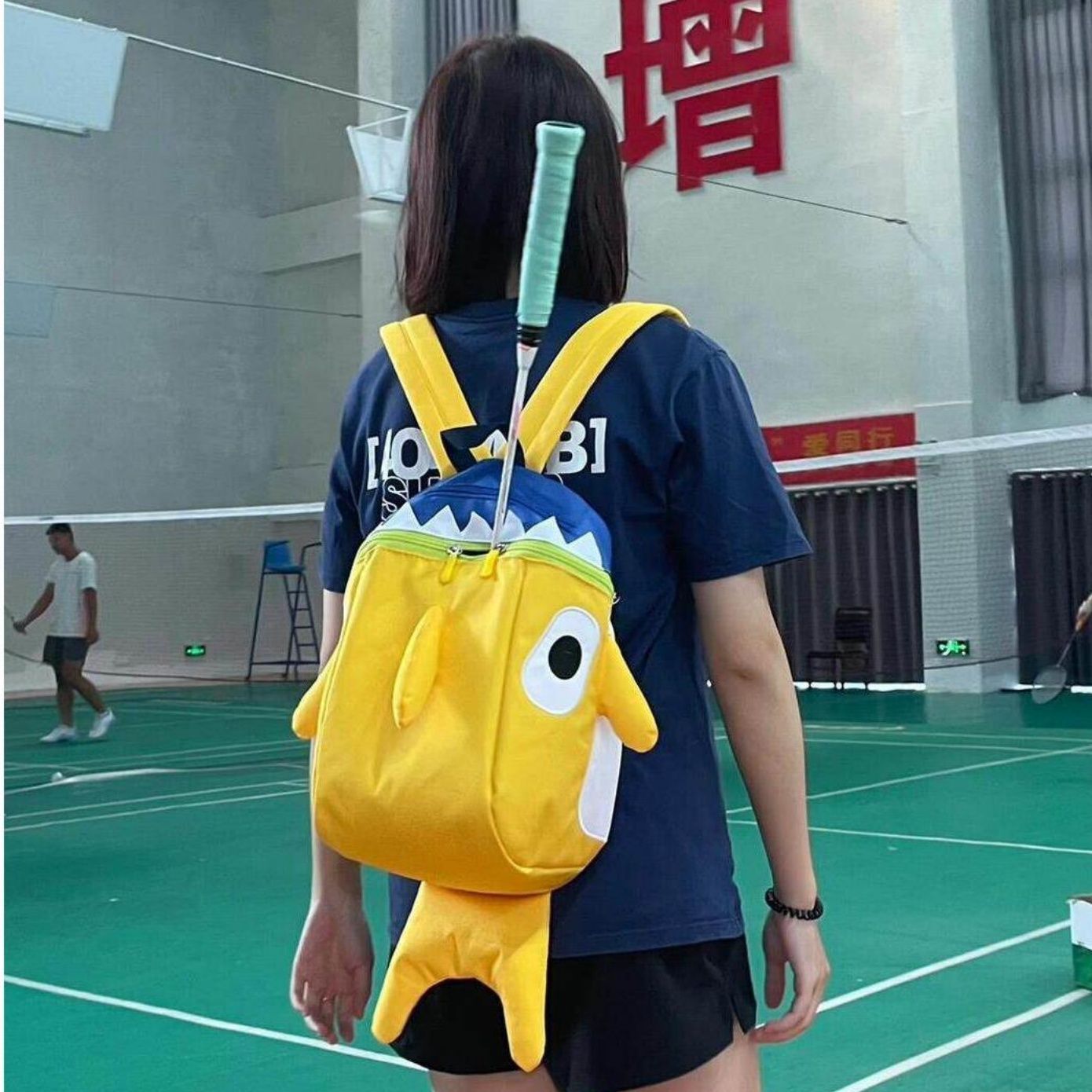羽毛球包双肩户外背包专用包网球男女款可爱鲨鱼轻便旅行2026新款图片