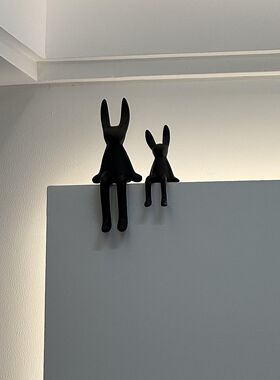 卡通坐姿长耳兔陶瓷摆件客厅玄关电视柜酒柜悬浮背景墙装饰高级感