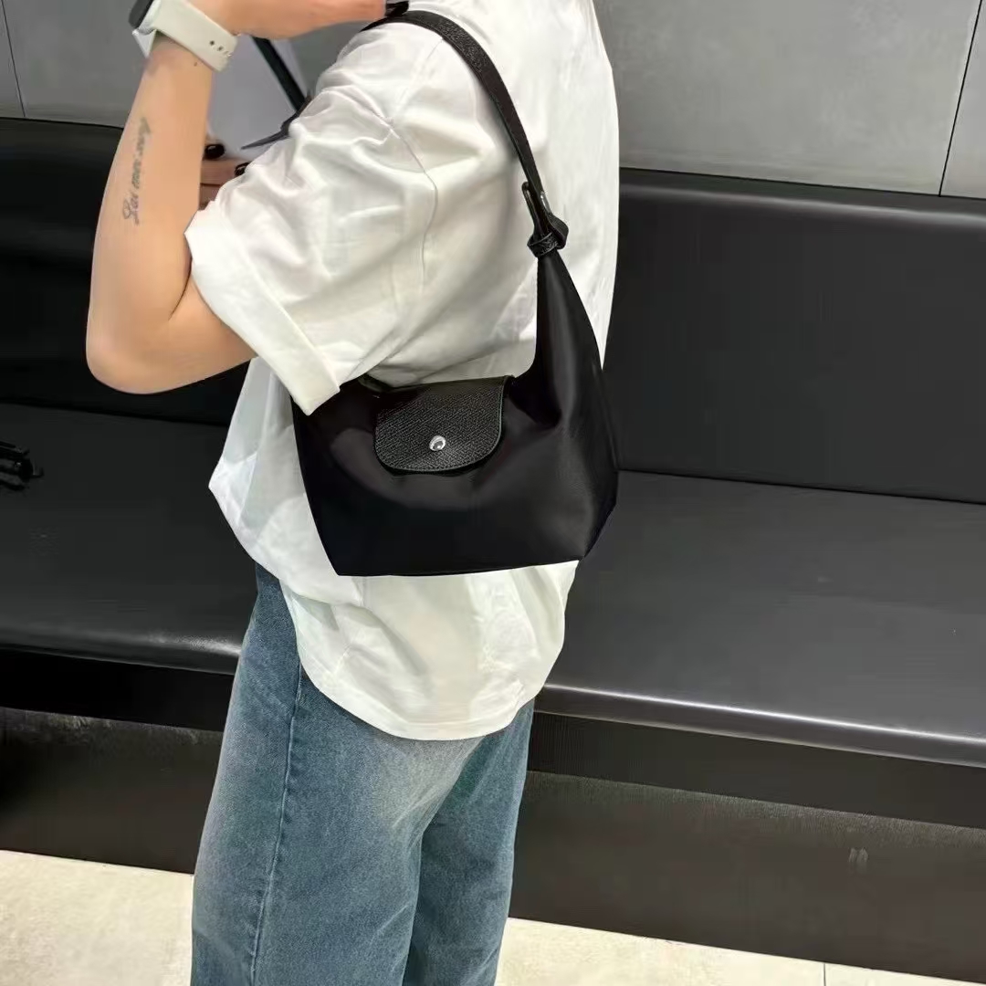 尼龙布小包包女士2025新款简约休闲手提通勤包时尚百搭单肩斜挎包
