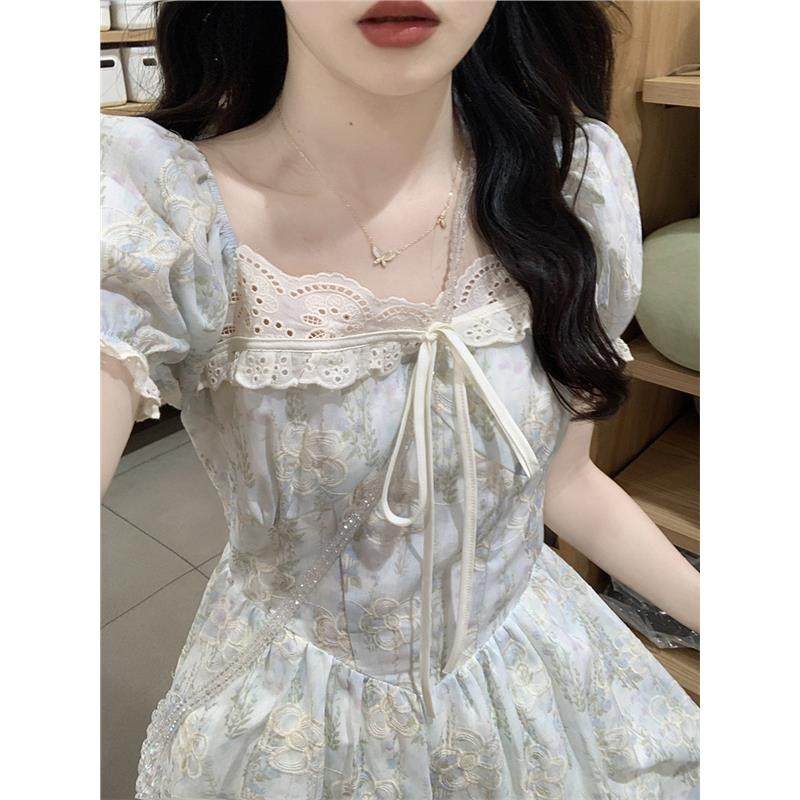 茶歇法式刺绣碎花连衣裙女夏蕾丝拼接气质收腰仙女温柔风初恋长裙