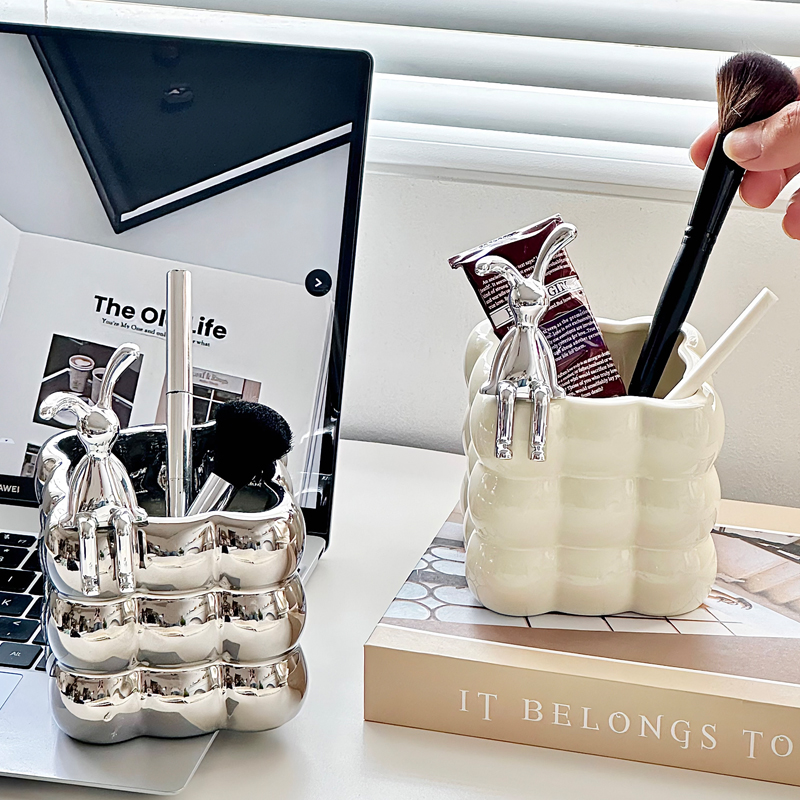 高颜值化妆刷收纳筒防尘装眼影粉底口红笔筒子梳妆台品桌面置物架