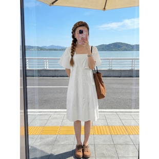 奢华2026夏季新款显瘦小个子穿搭宽松遮肉慵懒感白色短袖连衣裙女