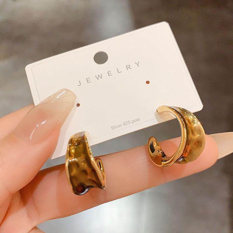 2024新款时尚通勤百搭金属风耳环极简设计大气光面C形高级感耳饰