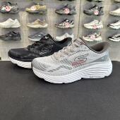 220607 一脚蹬透气舒适缓震专业跑步鞋 Skechers斯凯奇闪穿鞋 男士