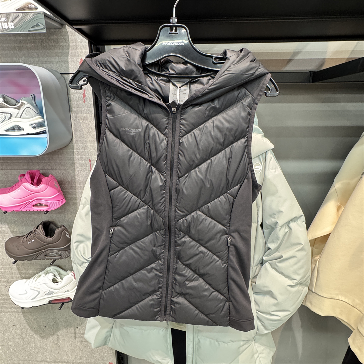 Skechers斯凯奇羽绒马甲女士