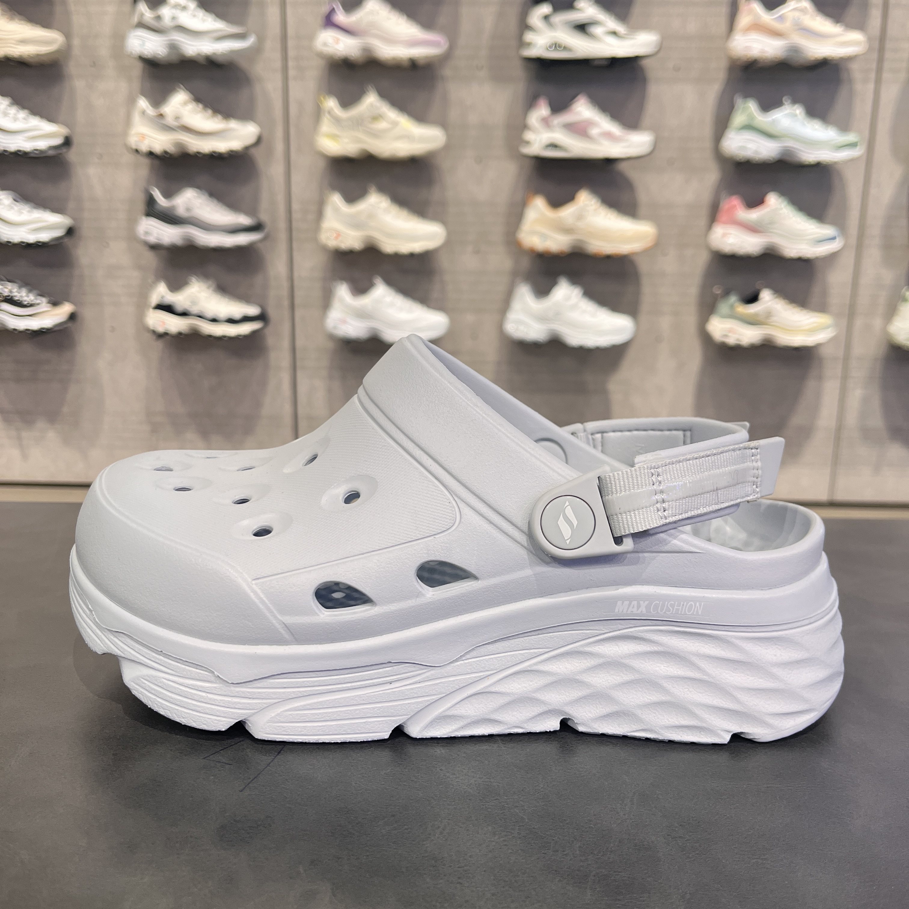 Skechers斯凯奇海豚夏季可爱潮流泡泡鞋轻便舒适厚底洞洞鞋111268