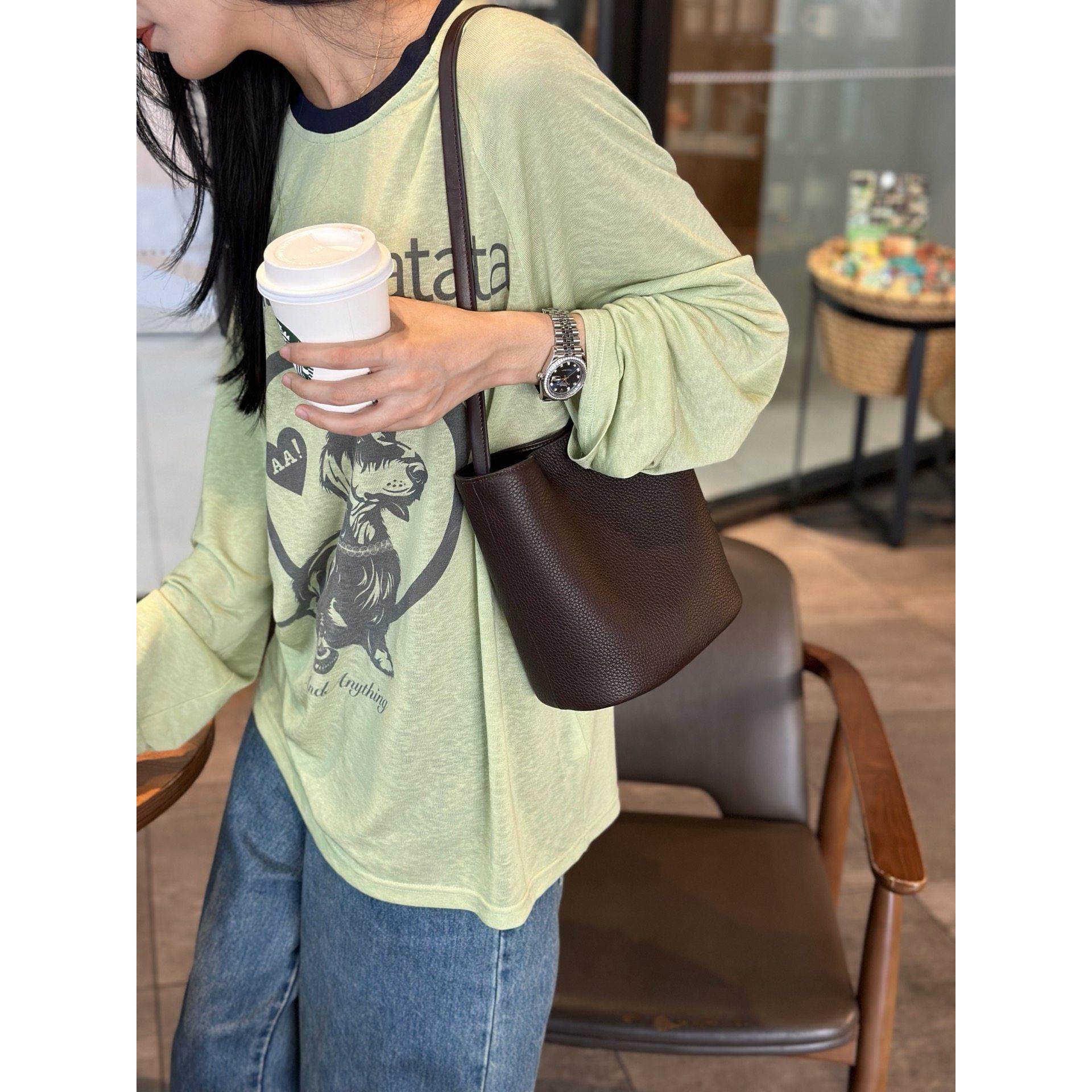 真皮女包腋下包包女水桶包2025秋冬新款高级感小众牛皮单肩斜挎包,箱包皮具/热销女包/男包,水桶包,淘宝优惠券,粉丝福利购,淘宝优惠卷