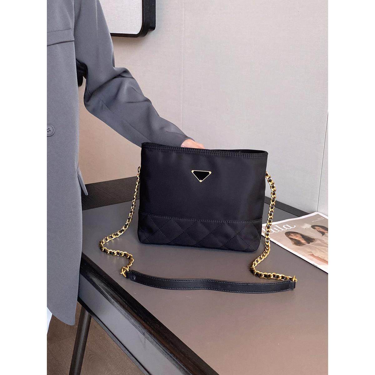 菱格链条水桶包包高级感小众时尚百搭单肩斜跨包2024新款韩国女包,箱包皮具/热销女包/男包,水桶包,淘宝优惠券,粉丝福利购,淘宝优惠卷