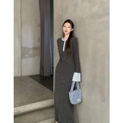 韩系撞色半开领针织连衣裙女秋冬季新款设计感小众气质包臀长裙子