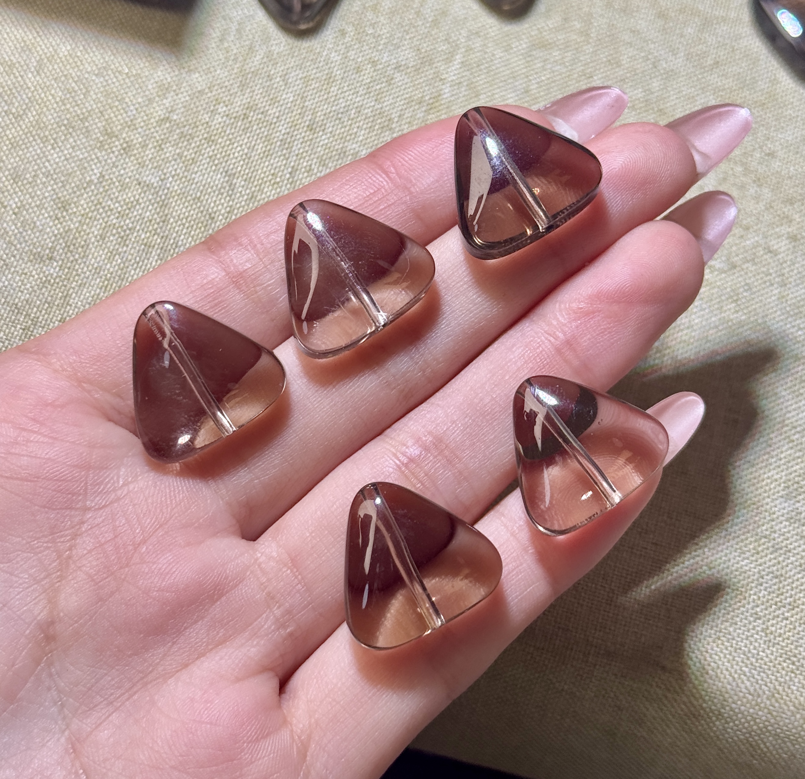 天然茶水晶三角形雕刻件手工DIY手链项链耳环吊坠串链水晶饰品