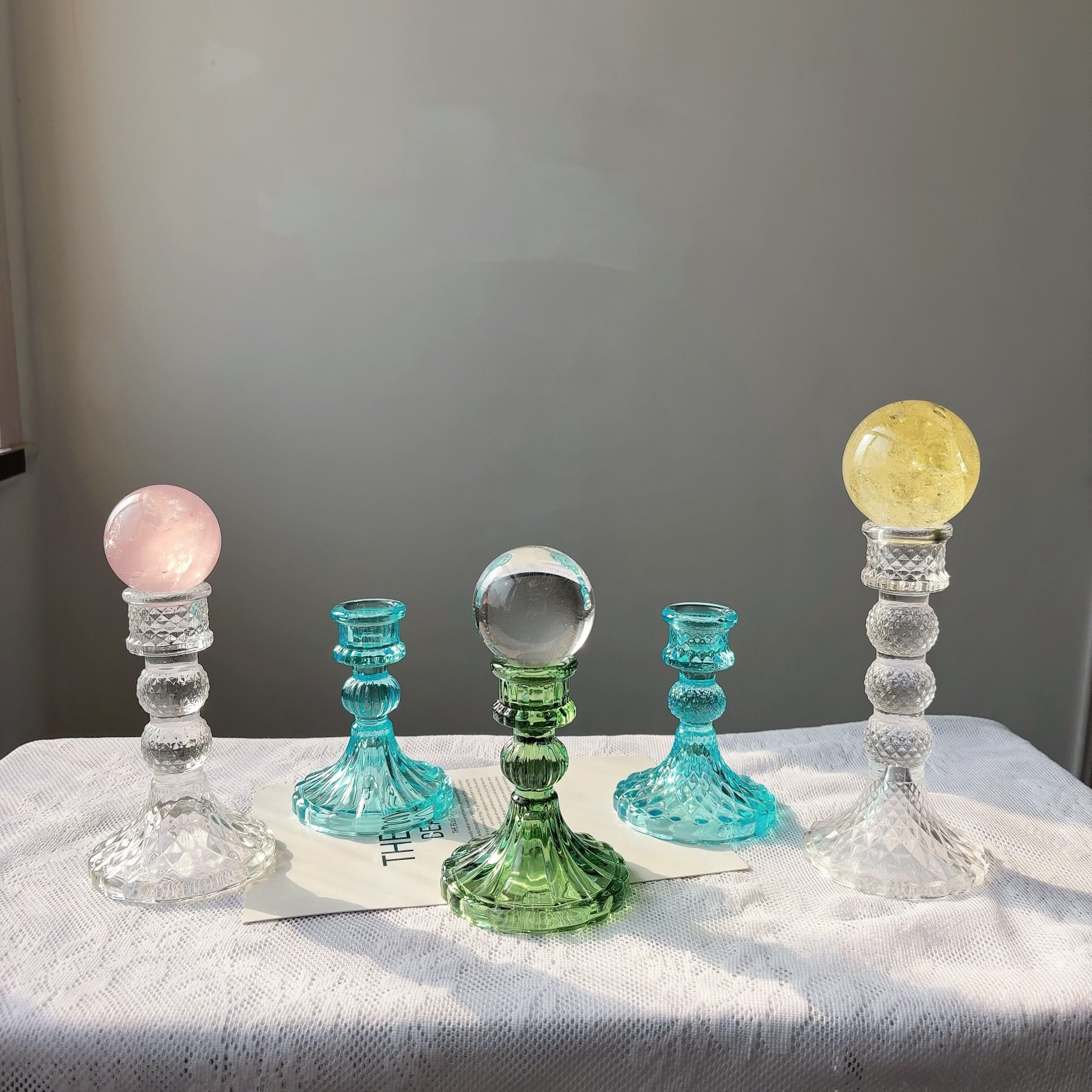 天然水晶球底座玻璃球托柱子消磁石收纳蓝海钻石绿宝石色摆件装饰图片