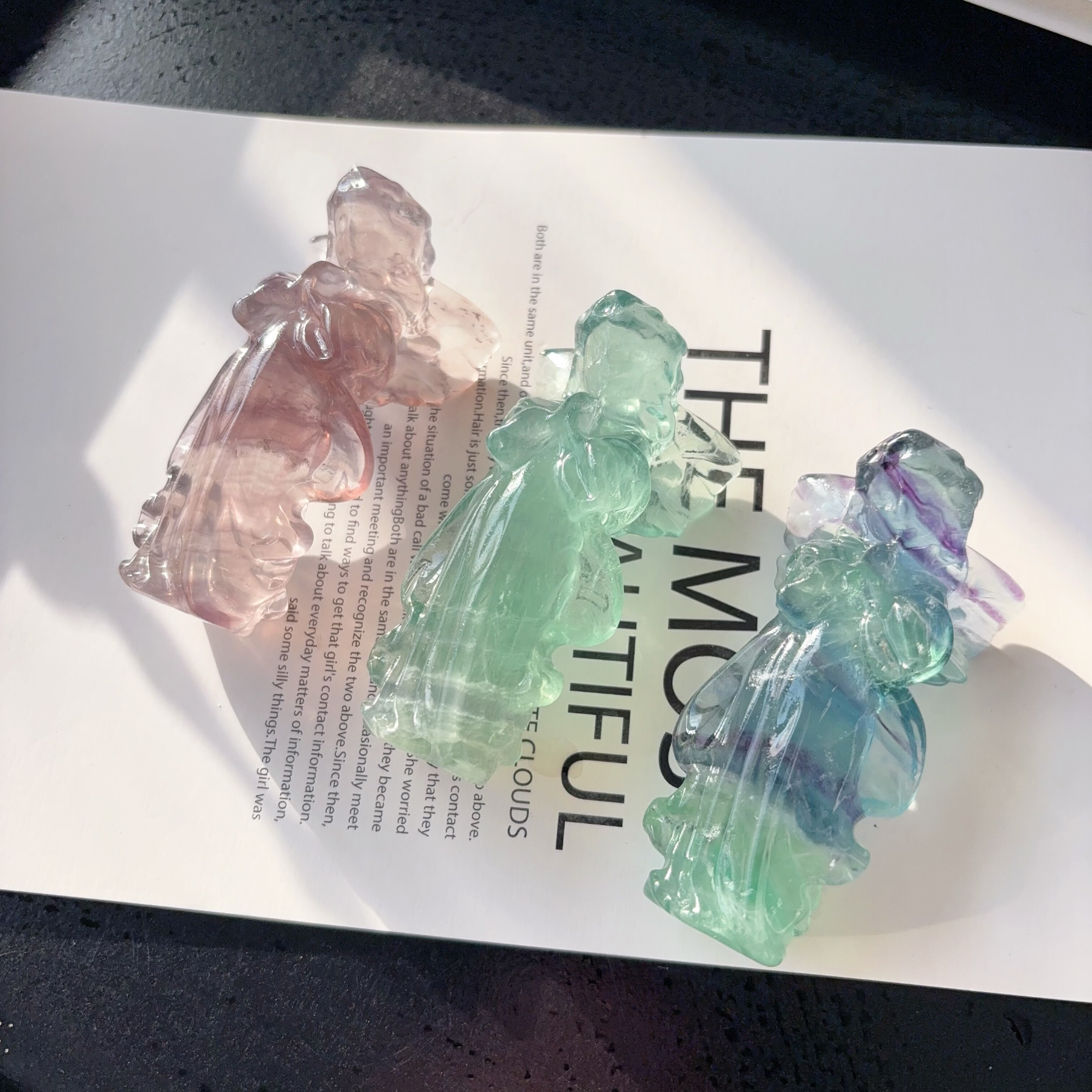 天然水晶七彩糖果绿萤石摆件雕刻件装饰祈祷天使女神送礼透体艺术