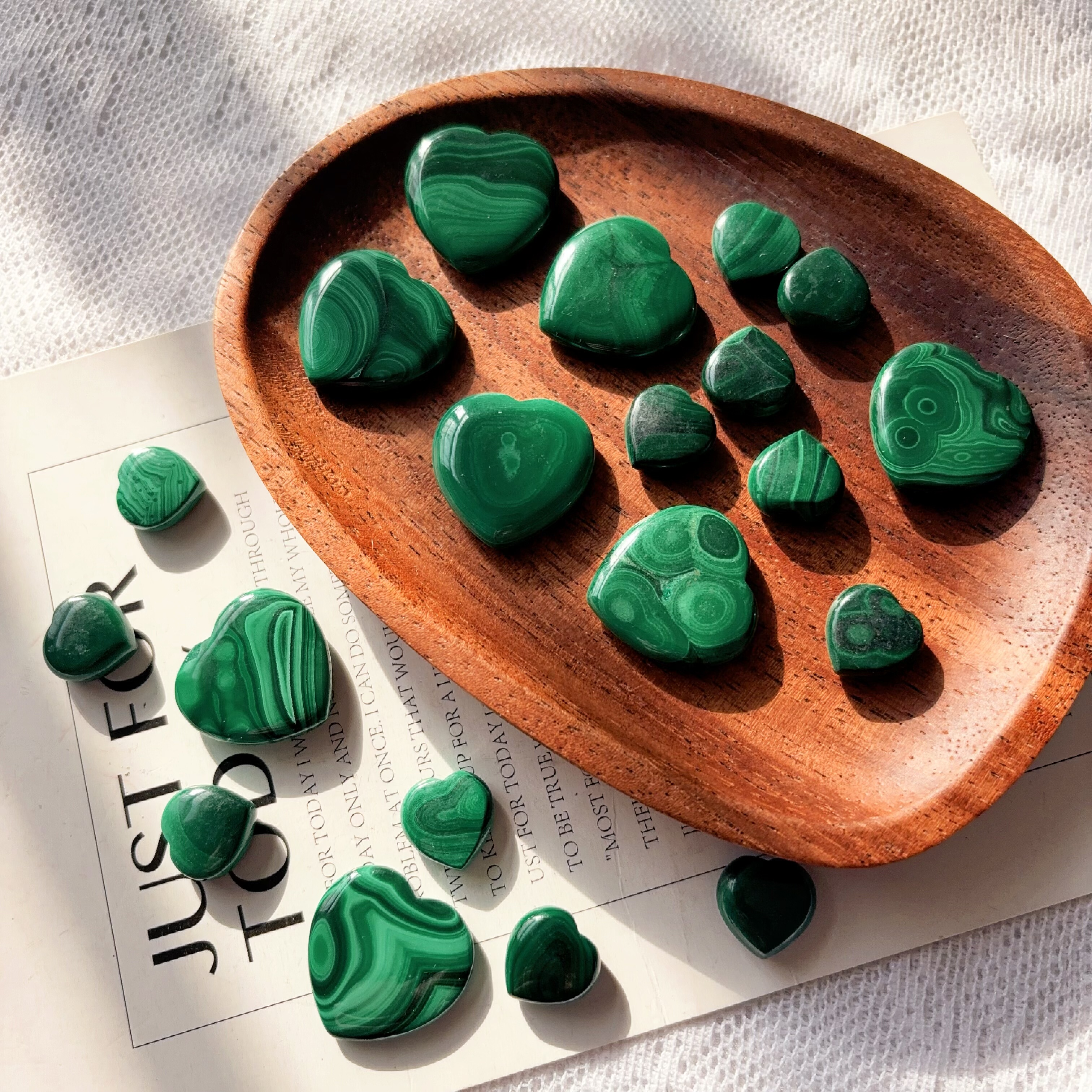 天然孔雀石爱心原石心形水晶绿宝石摆件装饰送人小礼物把玩手握