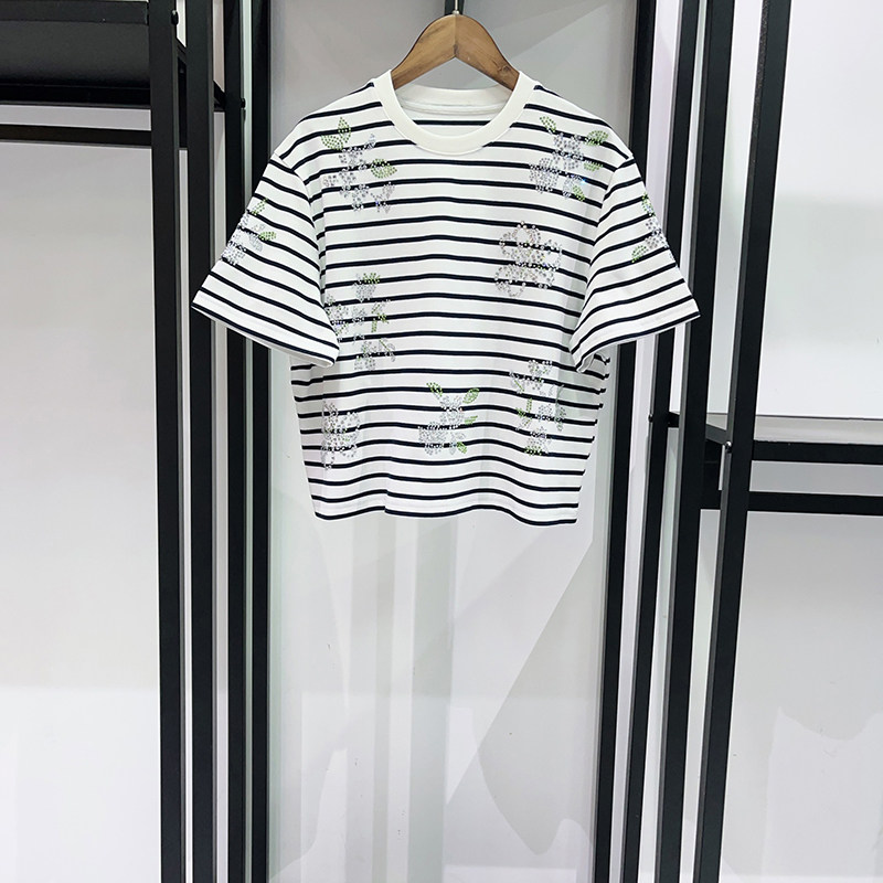 法式  2026春夏宽松彩色水钻烫钻花卉横条纹圆领短袖T恤衫女士