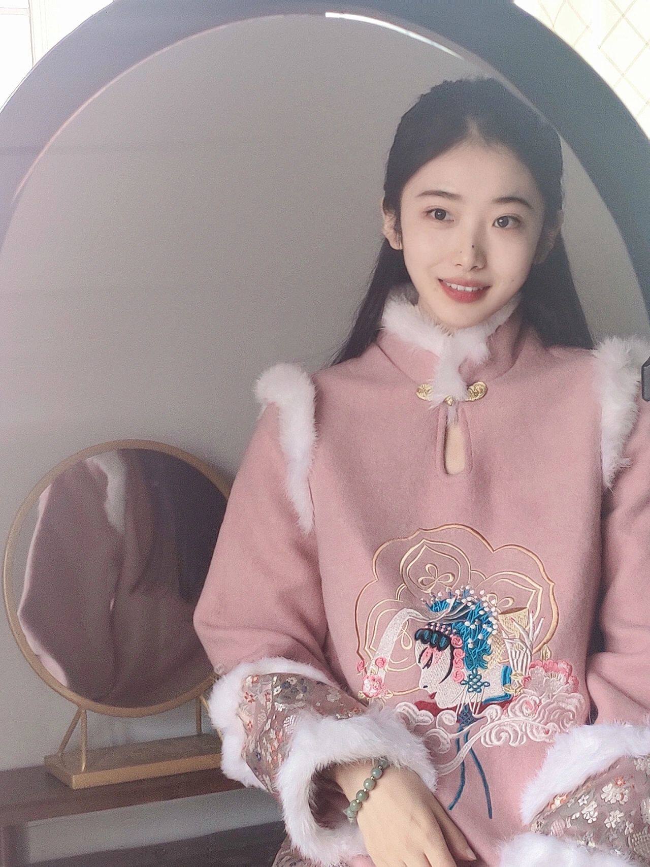 중국 스타일의 고급 기질이 개선된 HANFU 여성 2024 가을 겨울 새로운 젊은 스타일 치파오 재킷 드레스 여성 의류