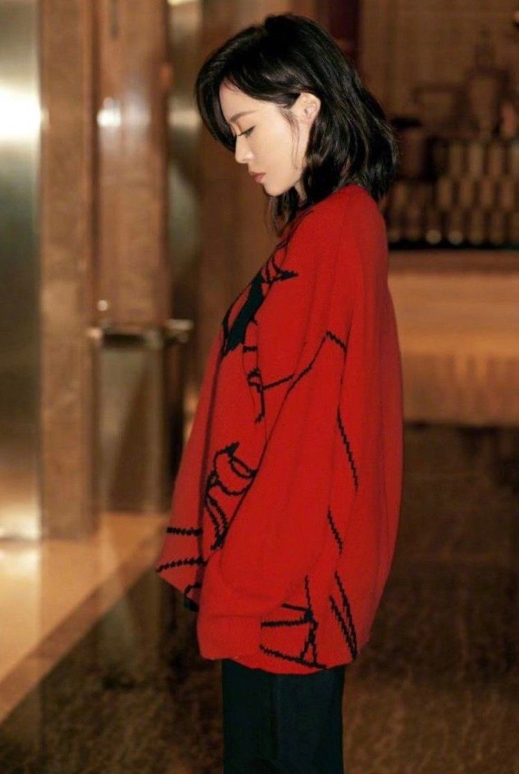 香港高级感卡通刺绣毛衣2025年秋季新款女慵懒风BF宽松针织衫外穿