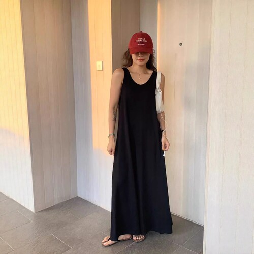 2026春夏one seven新款时尚宽松显瘦铜氨丝黑色背心裙连衣裙女