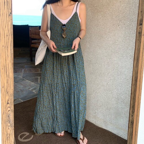 one seven复古碎花吊带裙连衣裙女2026春V领显瘦百搭大摆打底长裙