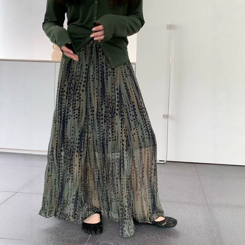 one seven复古军绿色花半身裙女2026夏松紧高腰显瘦雪纺A字裙长裙