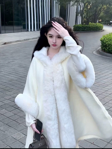 恒兰秋冬新款皮草外套女雪花绒针织斗篷披肩兔毛领时尚洋气大衣