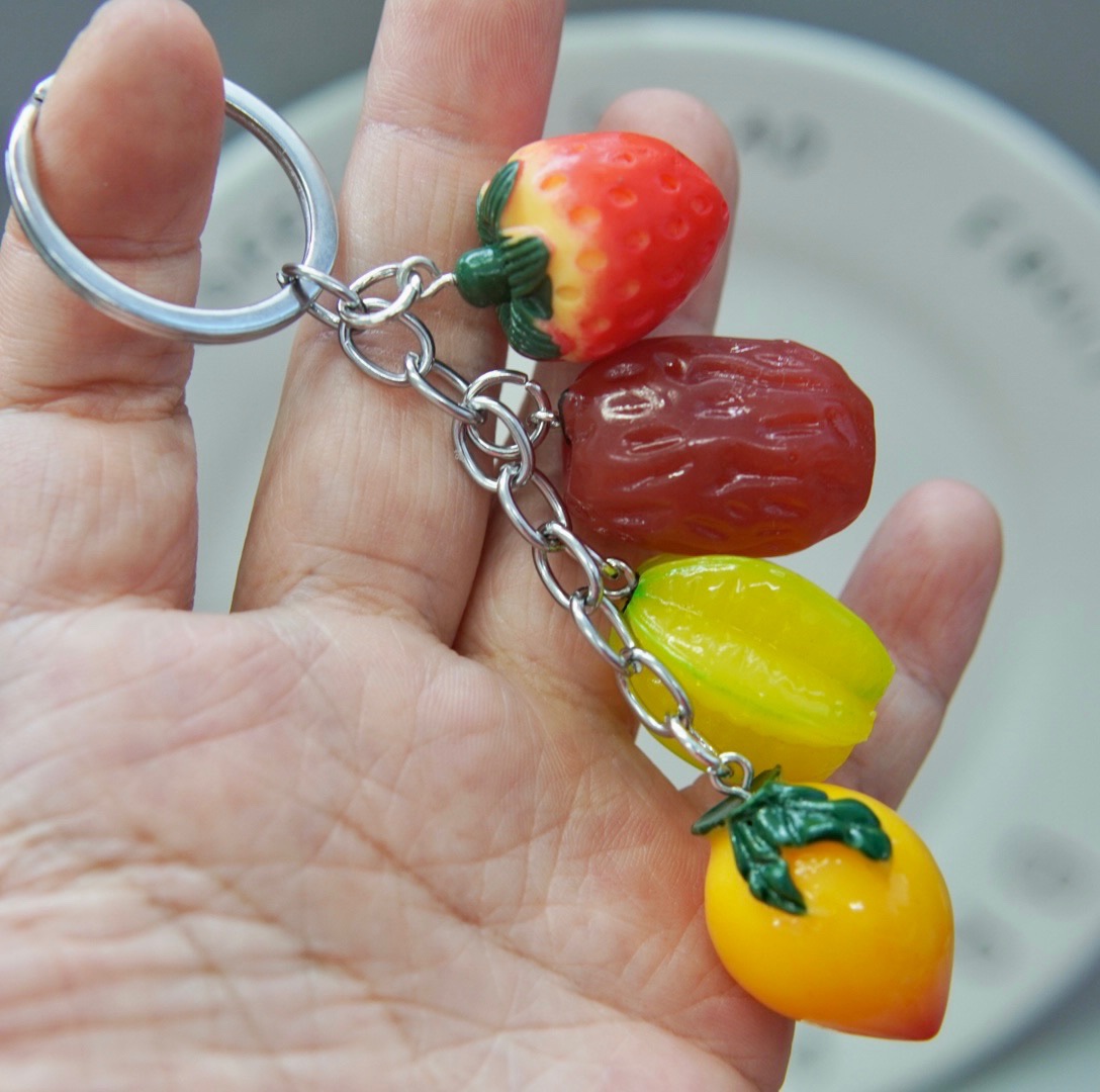 创意草莓杨桃红枣树脂摆件钥匙扣挂件书包挂饰汽车链圈环女锁匙扣
