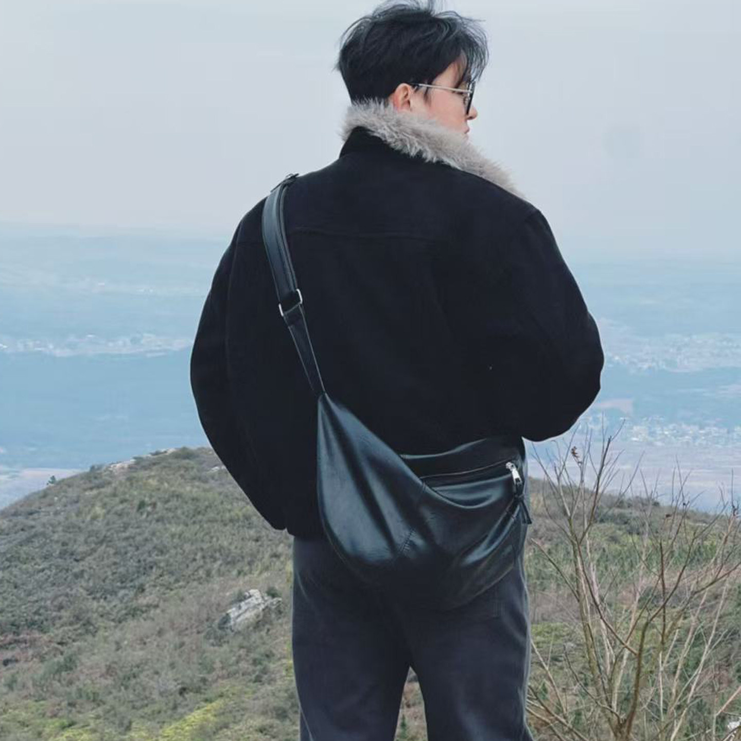 DXJ饺子包大容量斜挎包男款机车骑行包潮牌皮包单肩包运动健身包