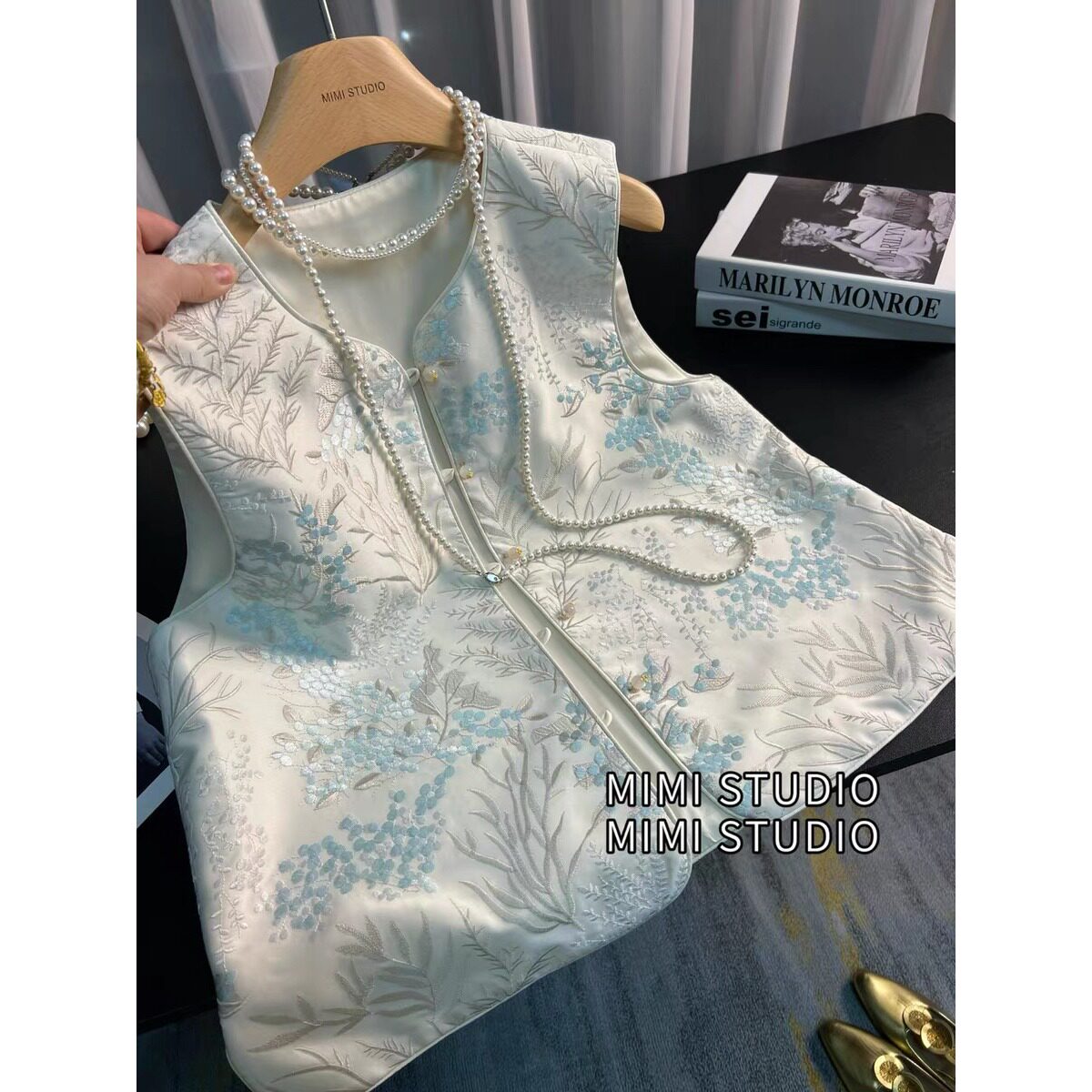 新中式重工印花圆领马甲女秋款