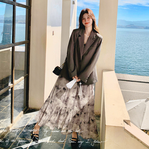 法式复古碎花吊带连衣裙套装女2025春季新款气质高级感西装两件套图片