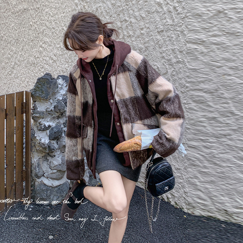 设计感格纹连帽羽绒服女2025冬季新款复古宽松保暖小个子毛呢外套图片