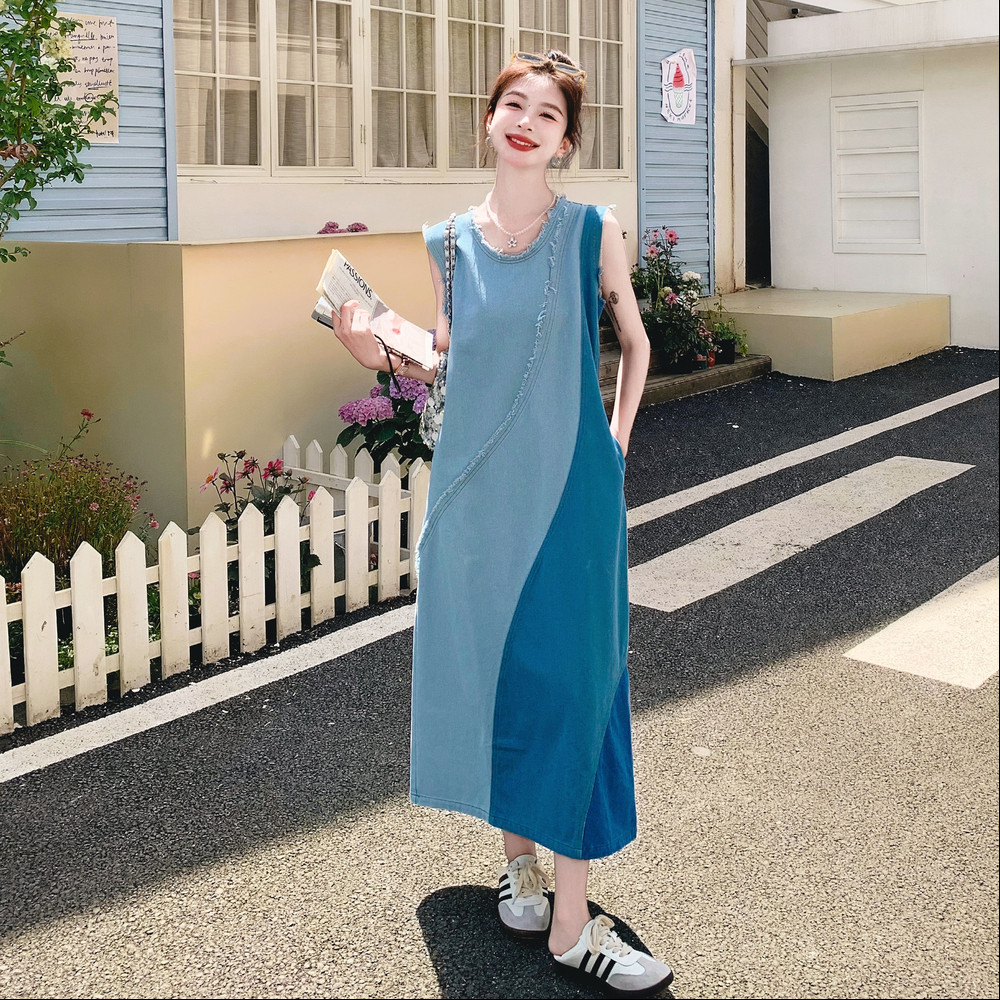 设计感牛仔拼色无袖背心连衣裙女夏2025新款海边度假韩系爆款长裙,女装连衣裙,2C018